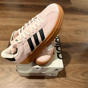 Women’s Size 9 Adidas Sneaker